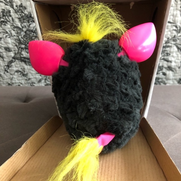 “Punky Pink” Furby - Picture 3 of 5